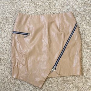 Faux leather Skirt 💛